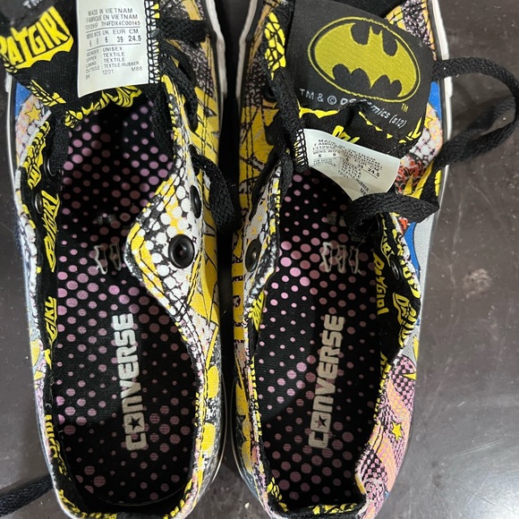 DC Converse BatGirl women’s size 8 low top - Picture 3 of 6